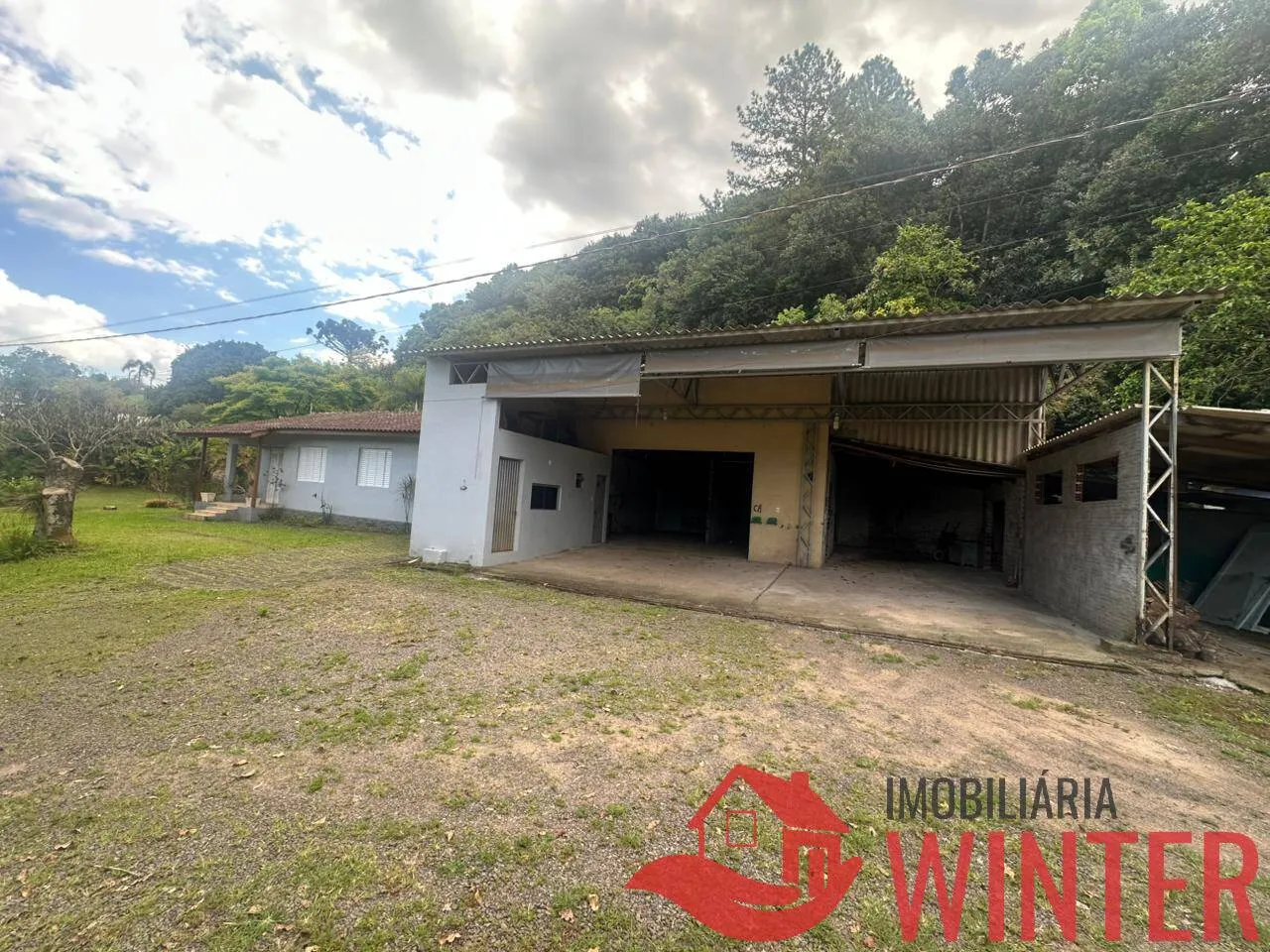 Imagem Casa com 4 dormitórios e galpão no Arroio Feliz.