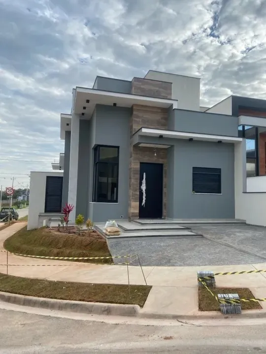Imagem Casa térrea em um lote de esquina no condomínio Horto Florestal Villagio.