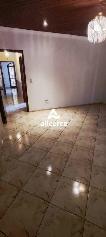 Imagem Casa à venda - 2 pavimentos I 3 suítes I 4 salas comerciais I 2 lojas - Kobrasol - São José/SC