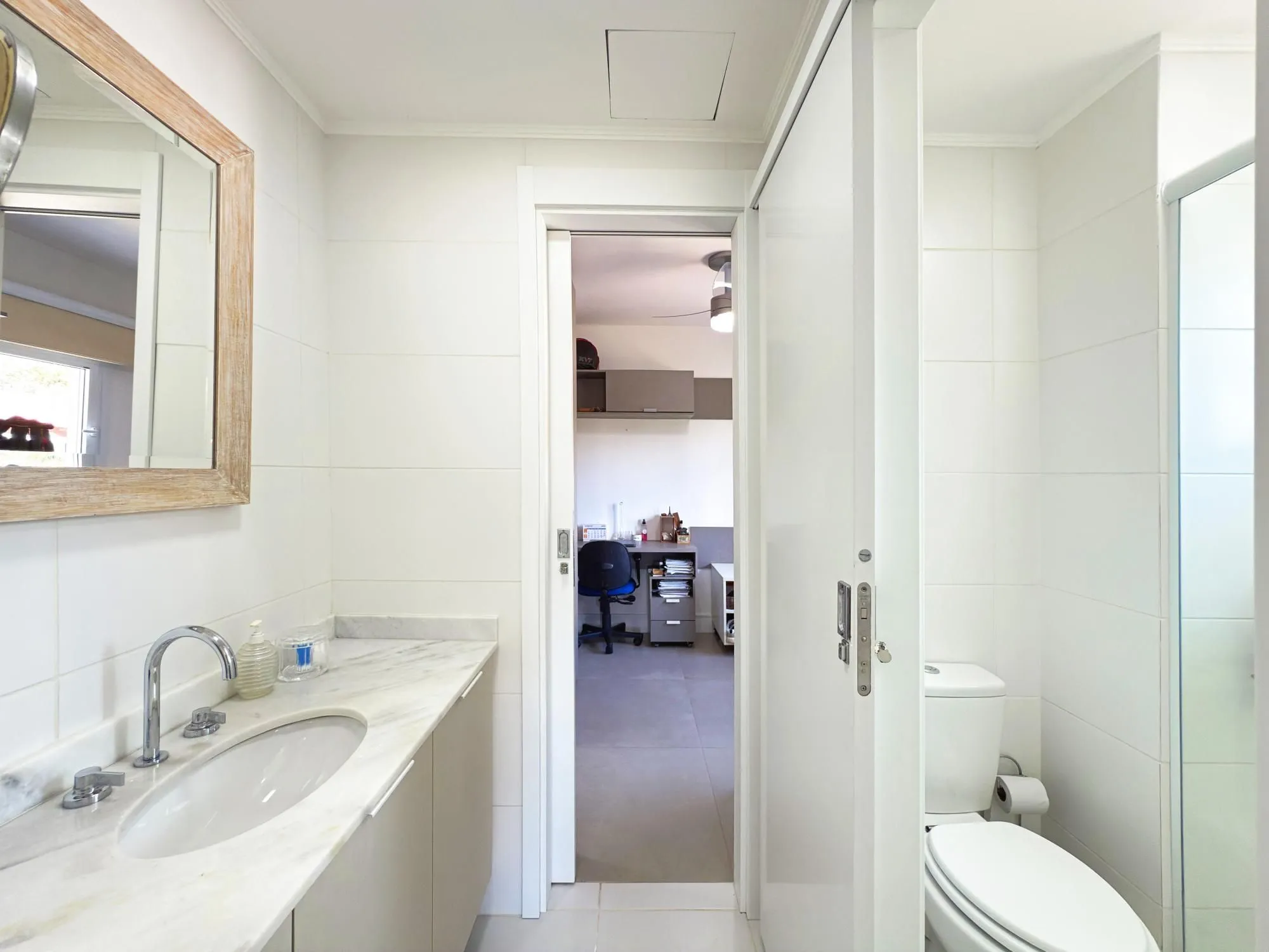 Imagem Apartamento 03 Suítes bairro Cristal, 88,97m² de área privativa, semimobiliada e 02 vagas de garagens cobertas.