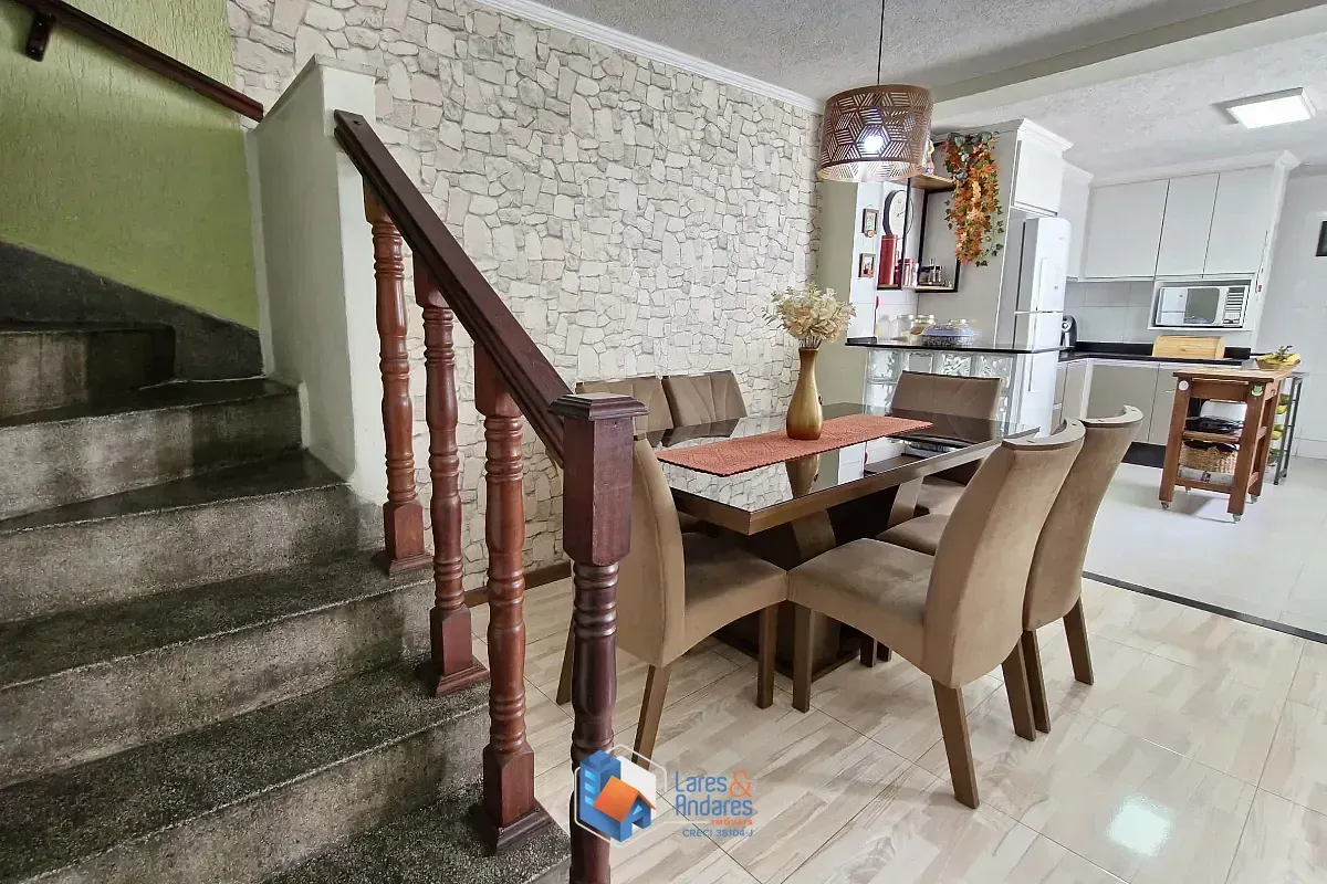 Imagem Sobrado para venda em Jaçanã com 4 quartos, sendo 1 suíte, 142m²