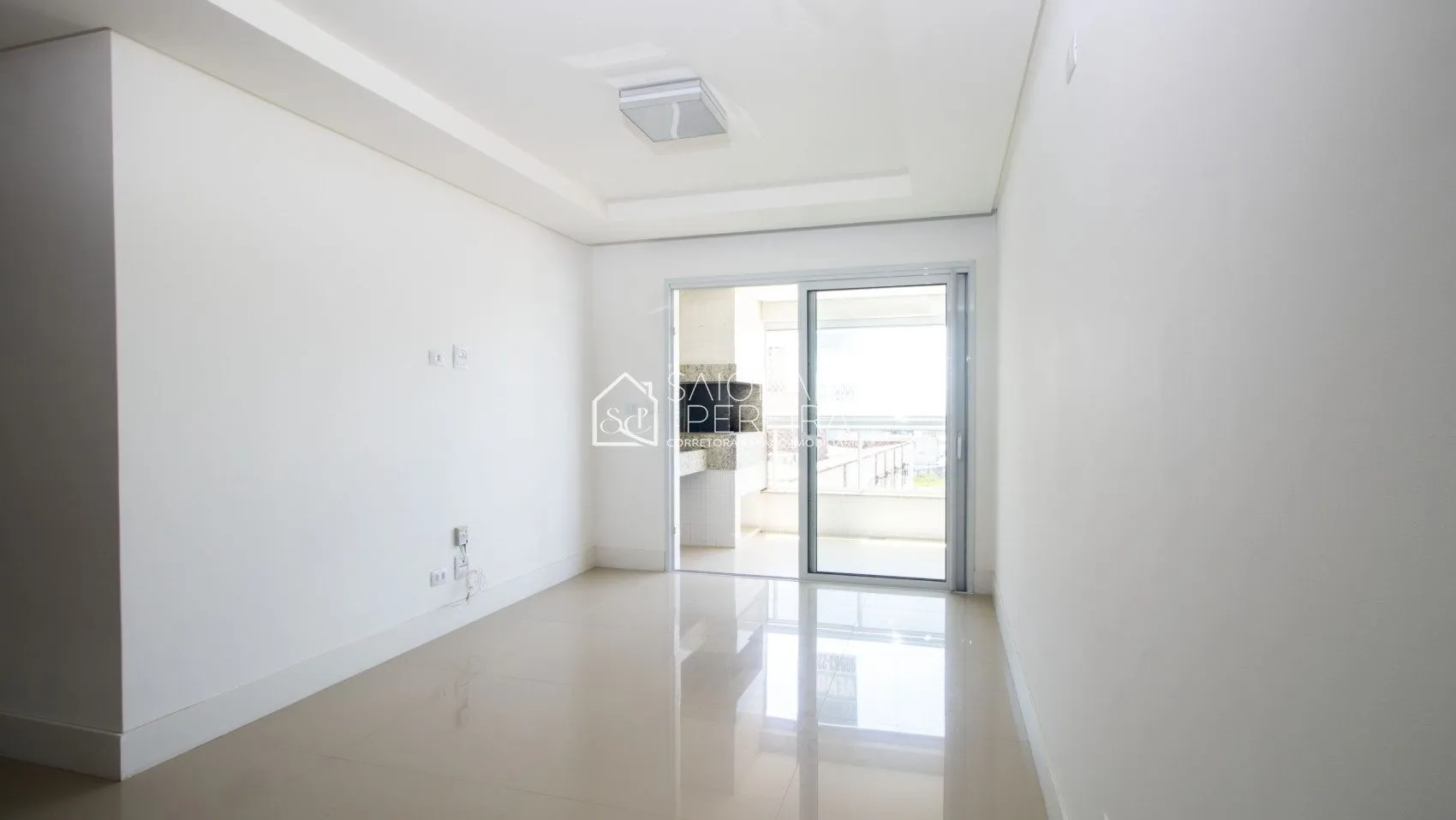 Imagem Apartamento 3 dormitórios com duas suítes e duas vagas sendo o único prédio de frete para a beira ma