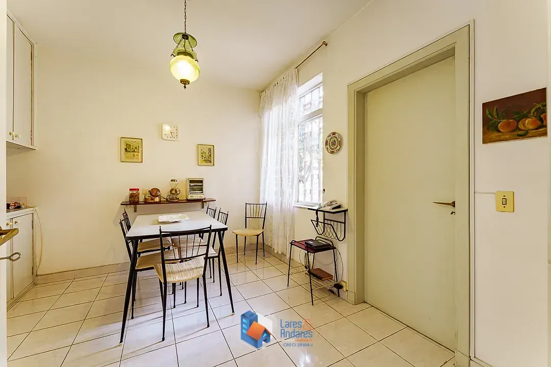 Imagem Casa para venda em Pacaembu com 3 quartos, sendo 1 suíte, 320m²