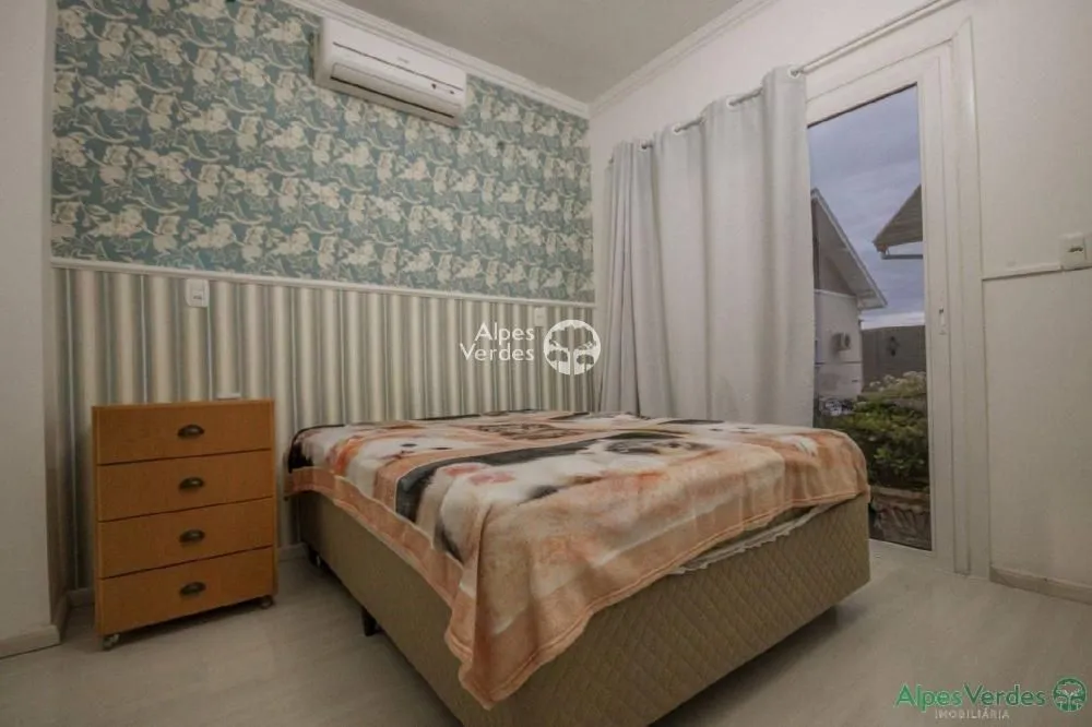 Imagem Vende-se linda casa geminada de 3 andares em Gramado · Mato Queimado