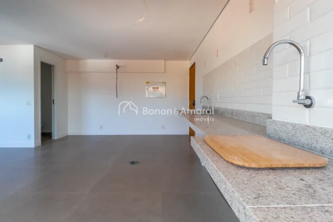 Imagem Apartamento com 1 dormitório suíte, lavabo, sala de jantar, sala de estar, cozinha, área de servi...