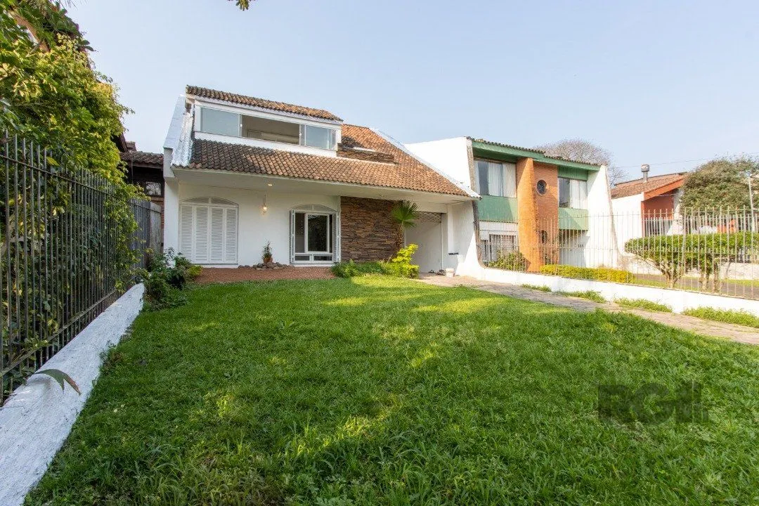 Casa para Venda - 337m², 3 dormitórios, sendo 1 suites, 3 vagas - Cristal