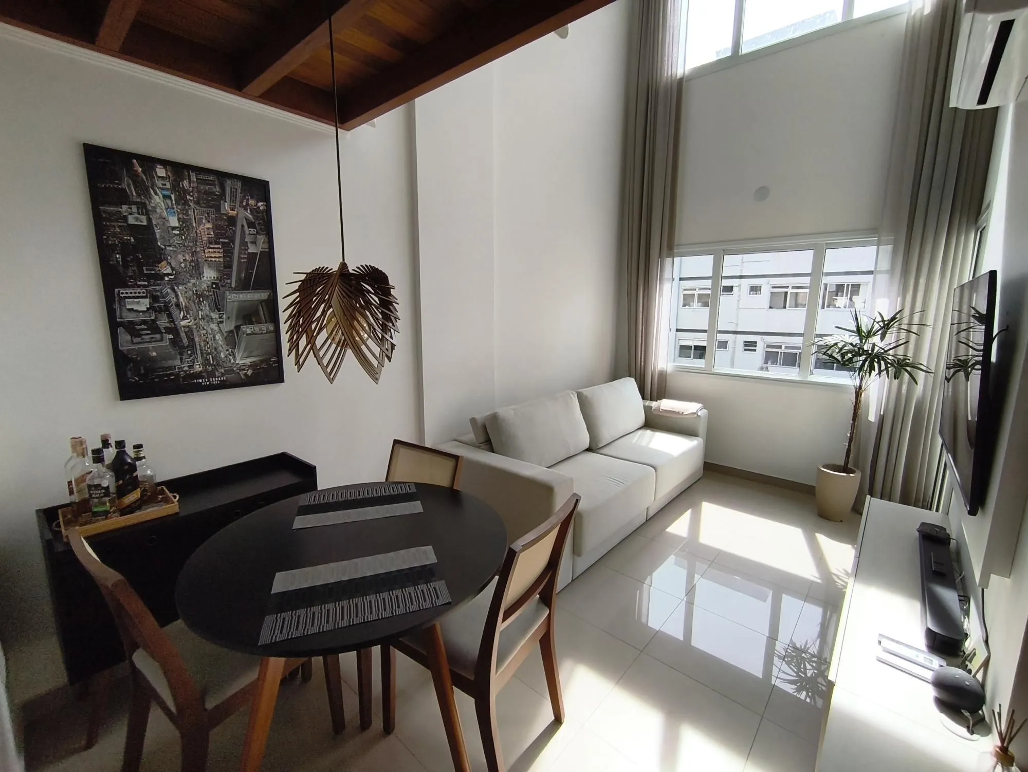 APARTAMENTO 2 DORMITÓRIOS COM 1 VAGA NO MENINO DEUS