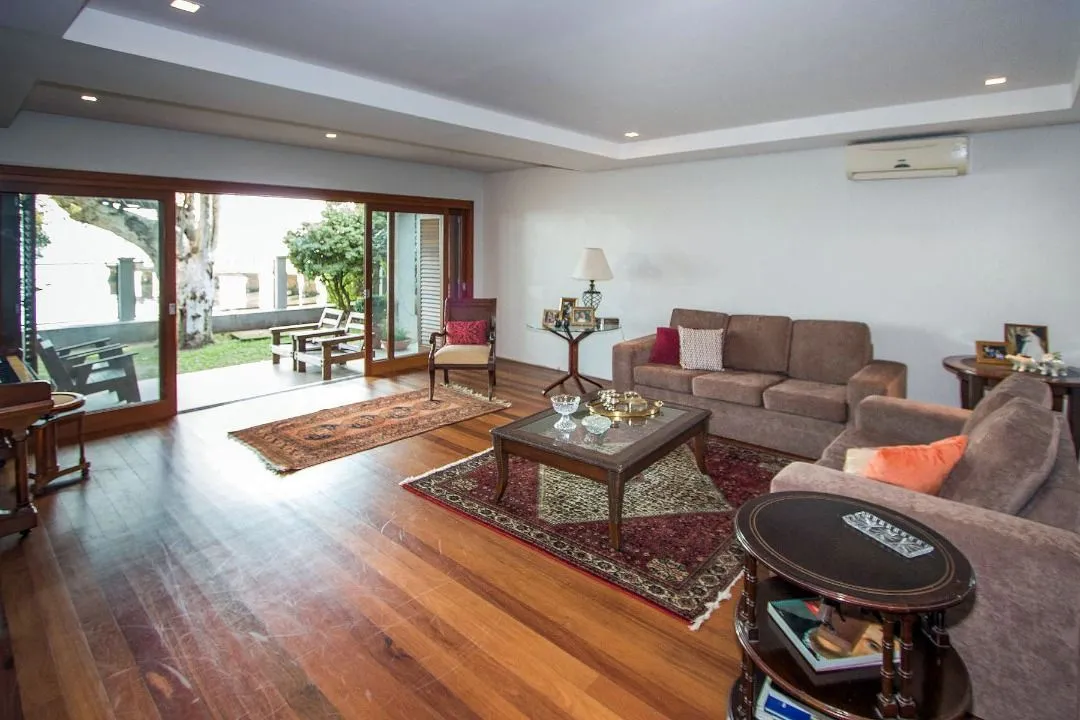 Imagem Casa para Venda - 420m², 4 dormitórios, sendo 3 suites, 5 vagas - Tristeza