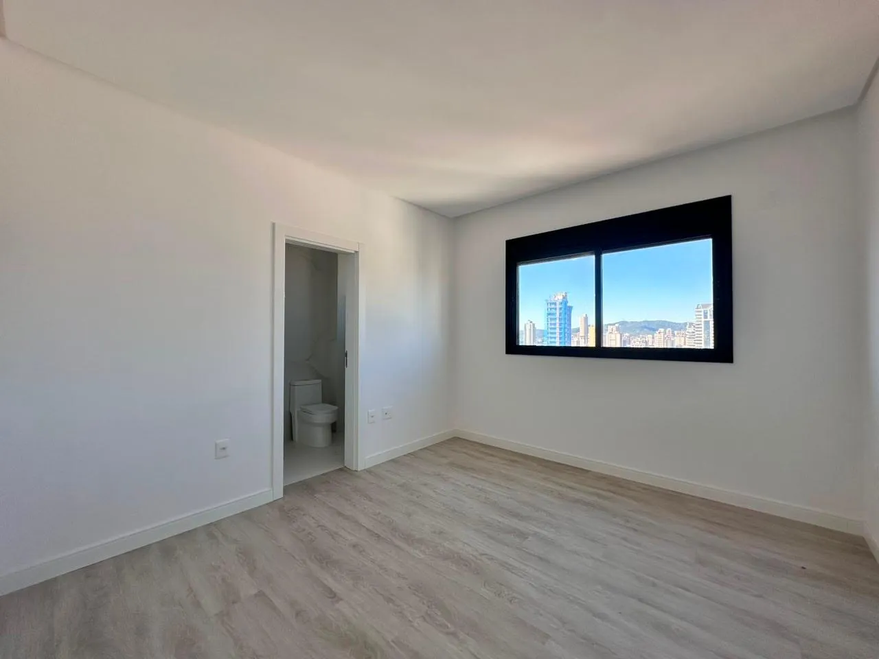 Imagem Apartamento à venda com 198m2 por R$ 5.500.000,00