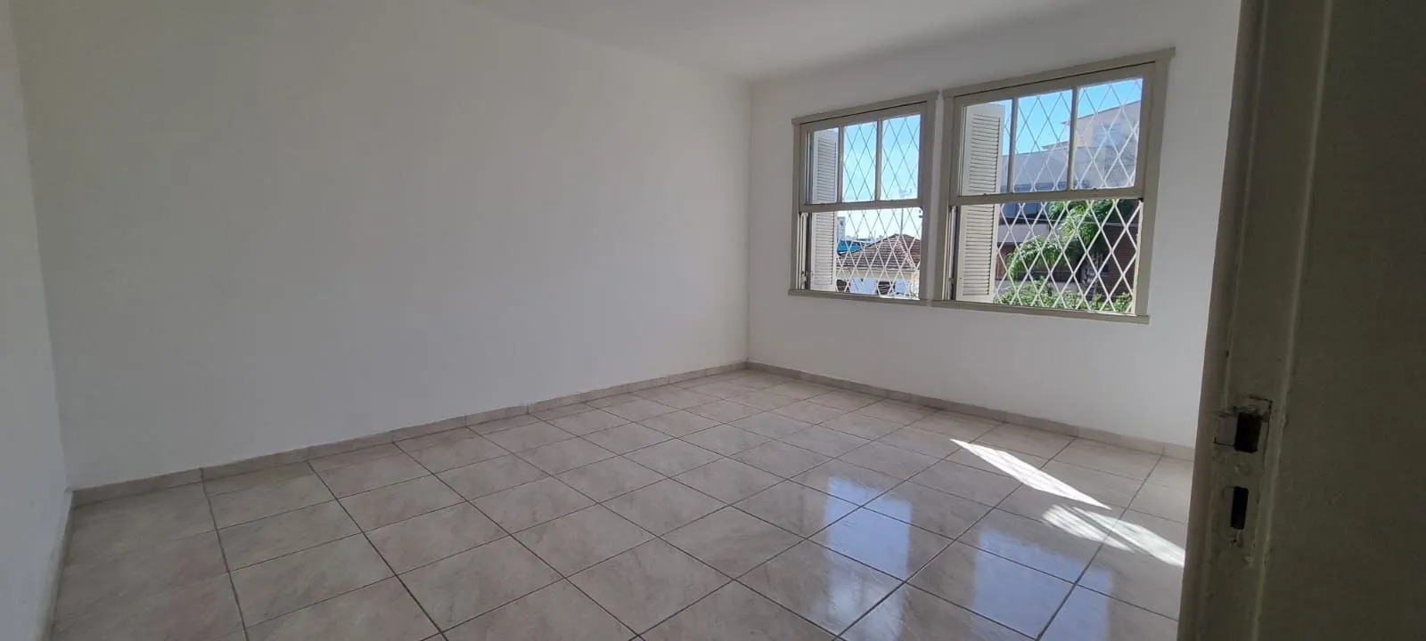 Imagem Apartamento 106m², 3 dorm, 2 banh, 1 ape por andar, Medianeira, Porto Alegre, RS