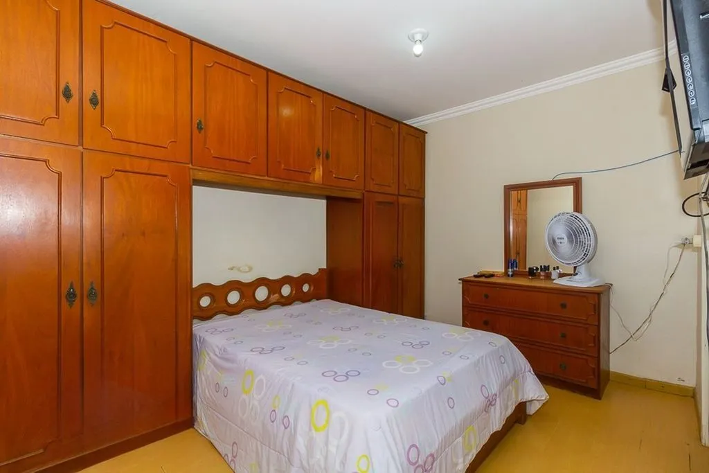 Imagem Casa de 4 dormitórios à venda no Bairro Ipanema - Porto Alegre