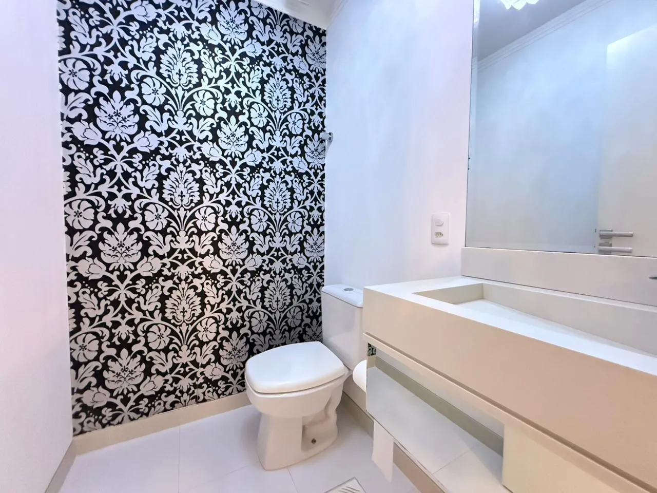 Imagem Apartamento com vista para o mar à venda com 197.7m2 por R$ 2.490.000,00