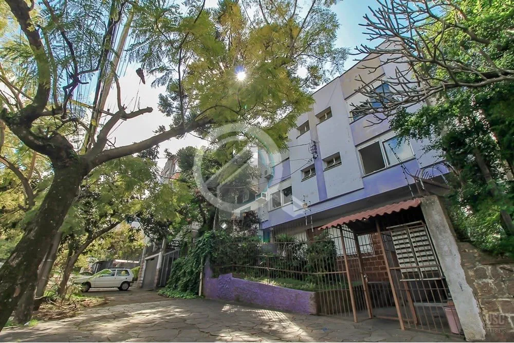 Bem-vindo ao seu novo lar no Petrópolis em Porto Alegre! Este apartamento charmoso e espaçoso, com...