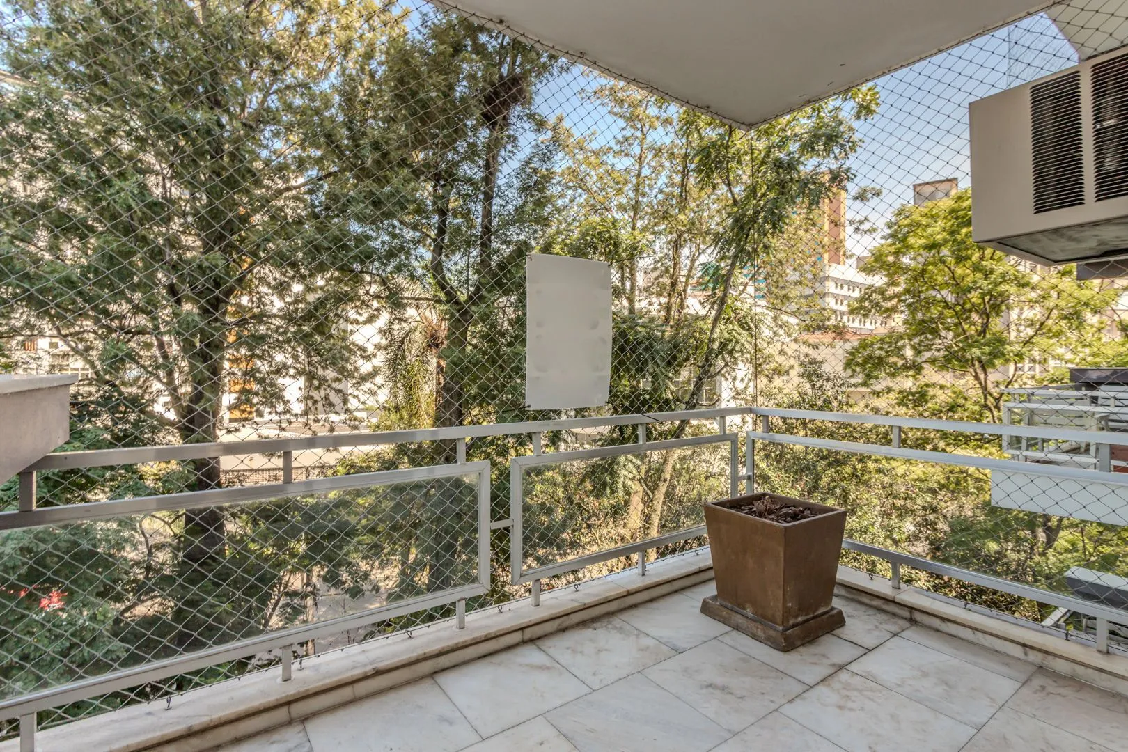 Imagem Apartamento no Moinhos de Vento de 3 dormitórios vaga e infra DESOCUPADO