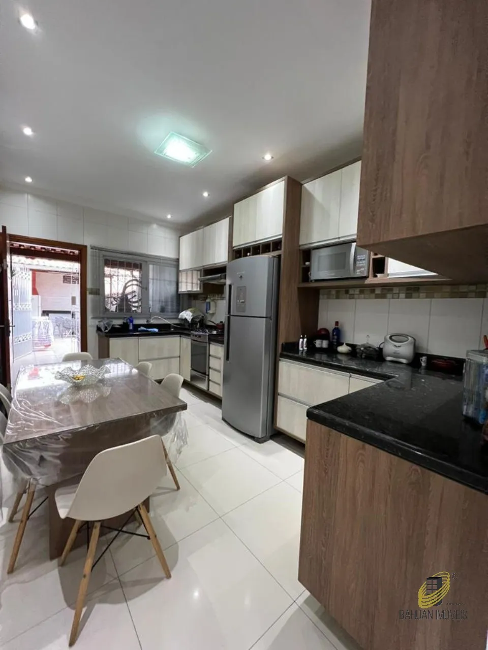Imagem Imperdível casa à venda em Praia Grande-SP, bairro Melvi, 2 quartos, 1 sala, 2 banheiros, garagem e 73m². Confira!