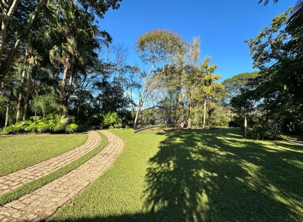 Imagem Casa Térrea com Gourmet, Hóspede, Cocheira, Ateliê e Caseiro.