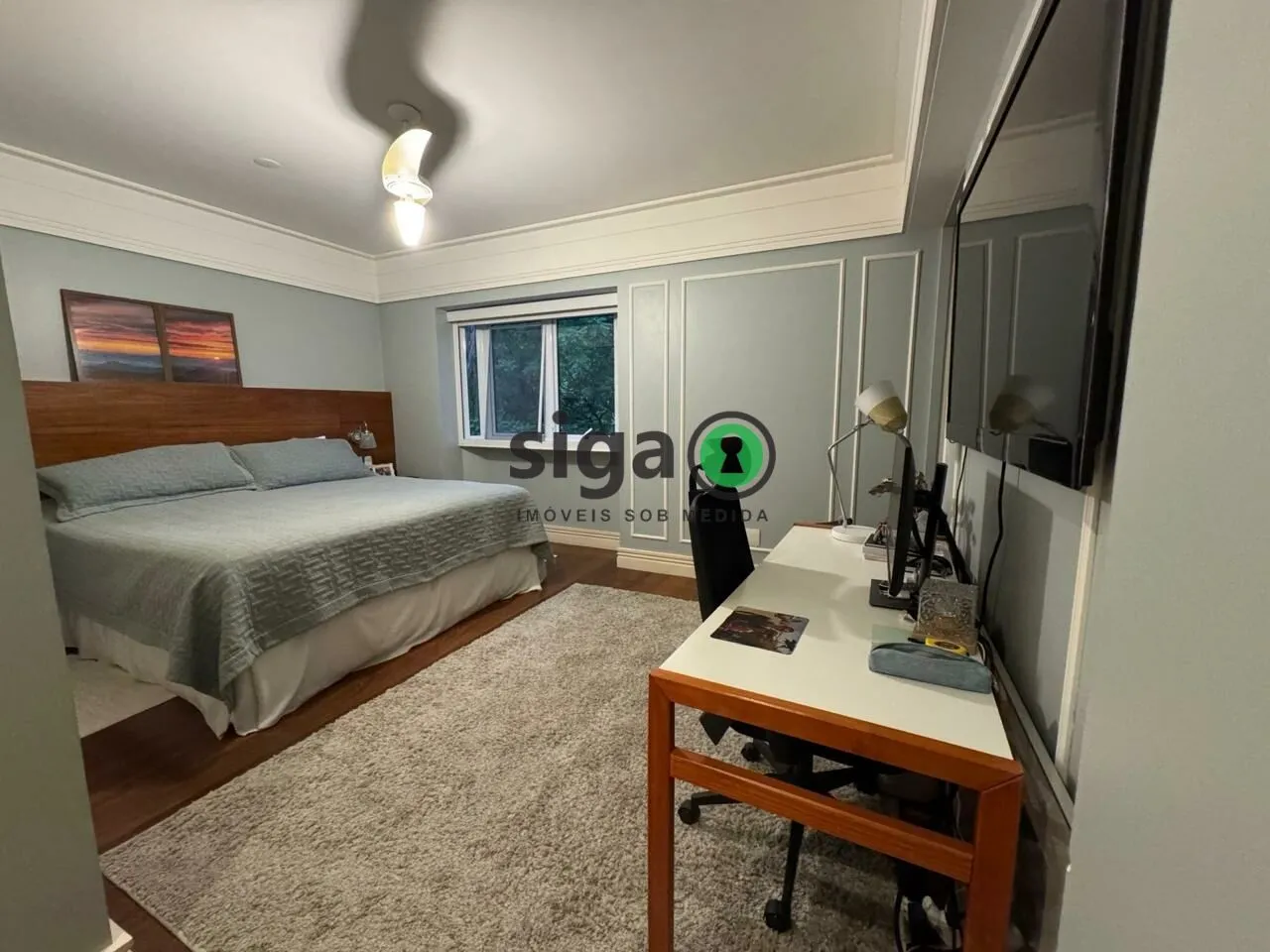 Imagem VENDE CASA em CONDOMÍNIO FECHADO no Campo Belo com 3 Suítes e 5 Vagas