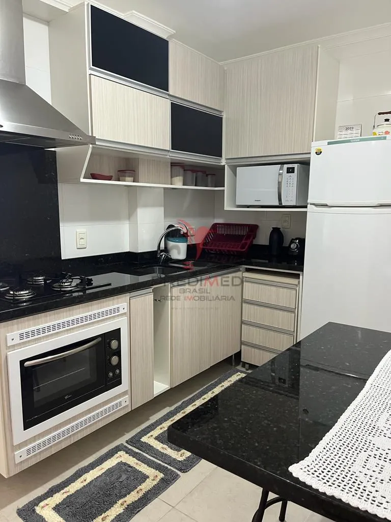 Imagem Apartamento mobiliado, a apenas 100 metros do mar no centro de Balneário Piçarras