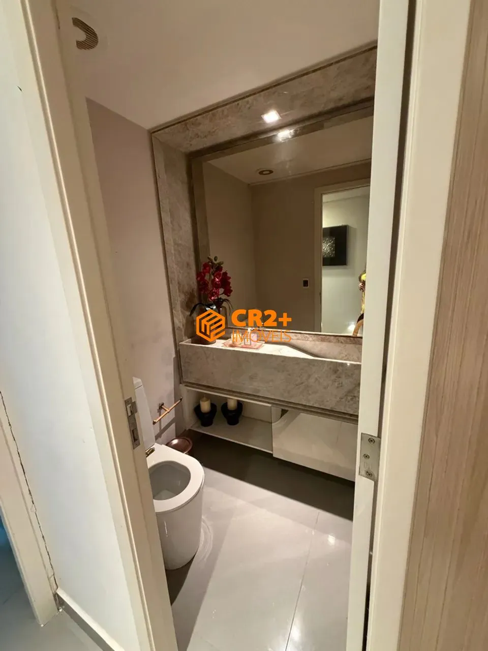 Imagem APARTAMENTO DE ALTO PADRÃO À VENDA - 220 m², 4 SUÍTES E 3 VAGAS - TORRE, RECIFE/