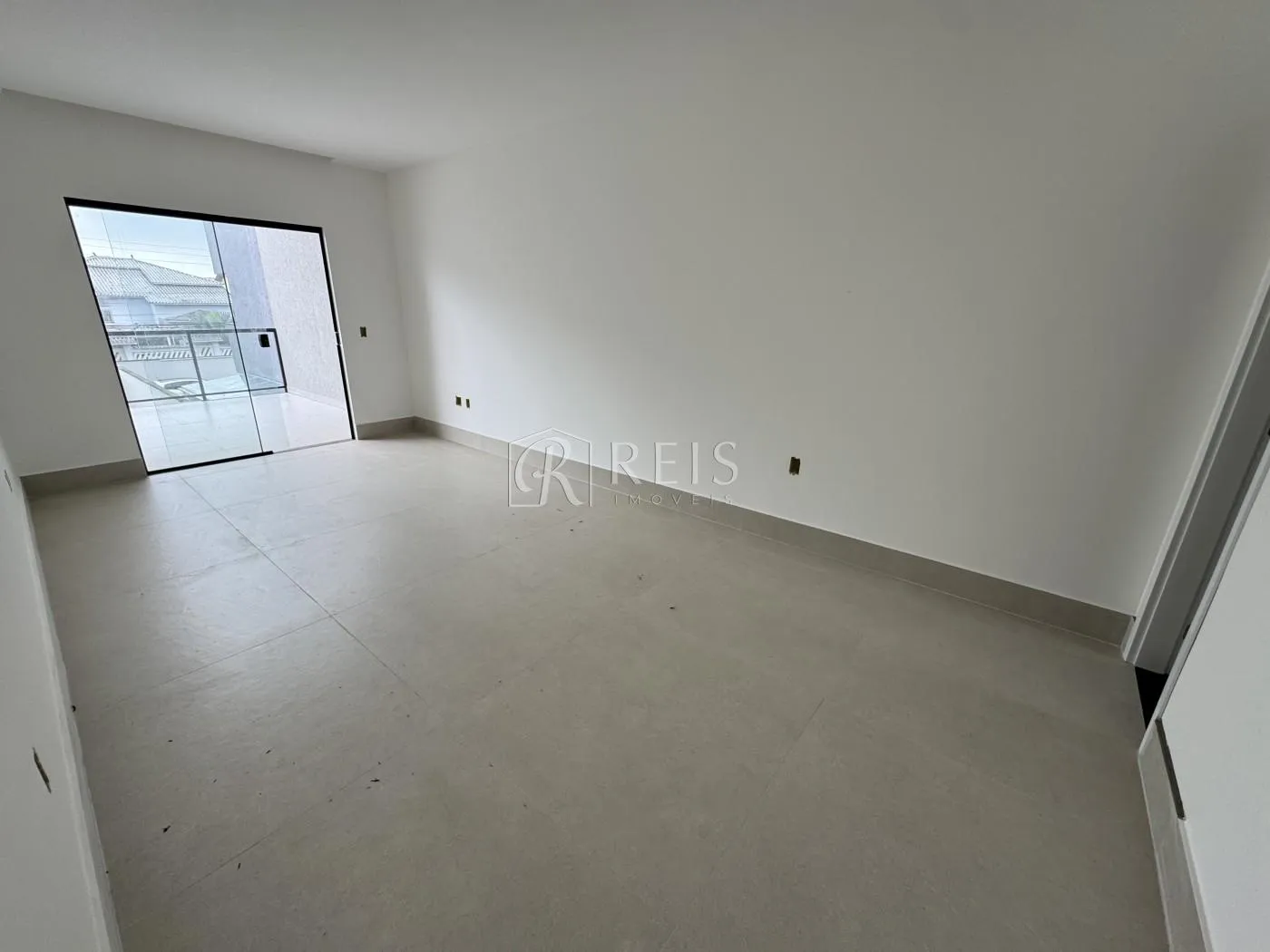 Imagem Casa para Venda em Rio das Ostras, Costazul, 3 dormitórios, 3 suítes, 4 banheiros, 3 vagas