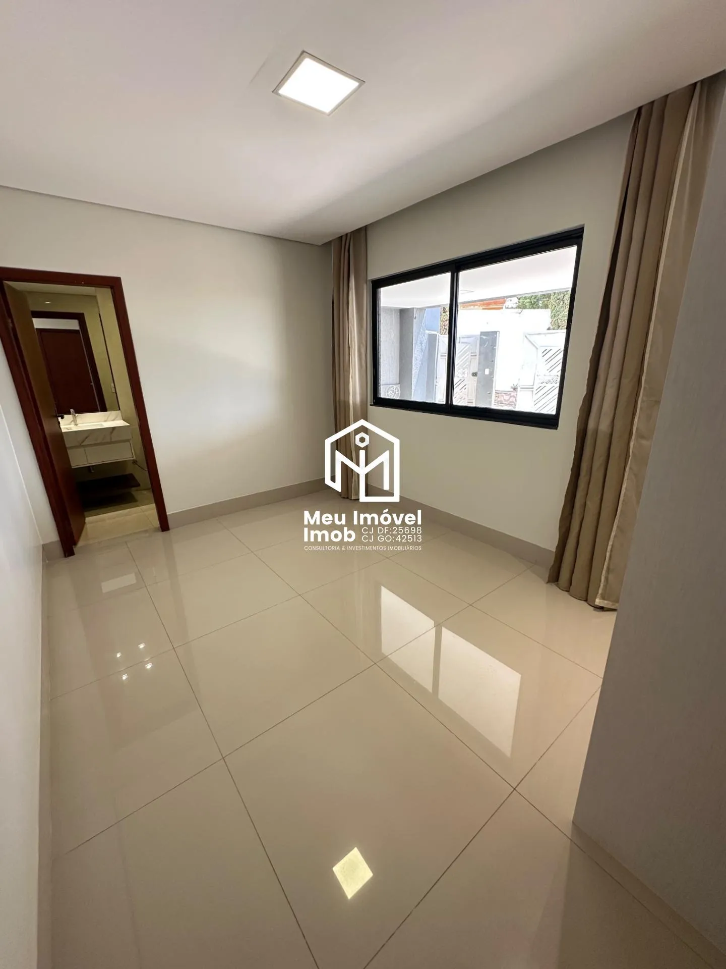 Imagem Casa 4 Quartos 3 Suítes 5 Vagas 500m²