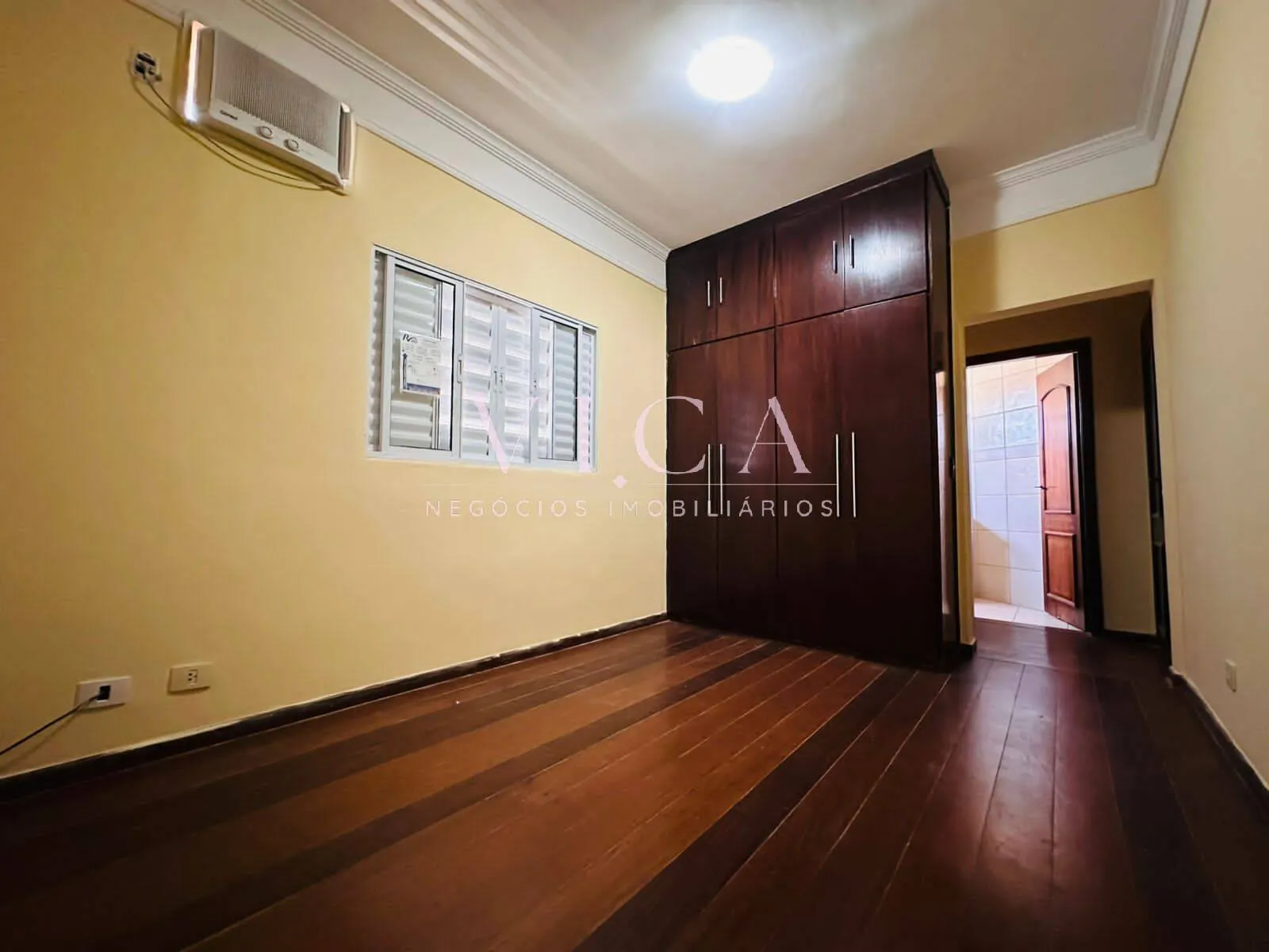 Imagem Casa à venda, 395 m² com 4 dormitórios por R$ 2.299.000,00 - Alphaville/SP