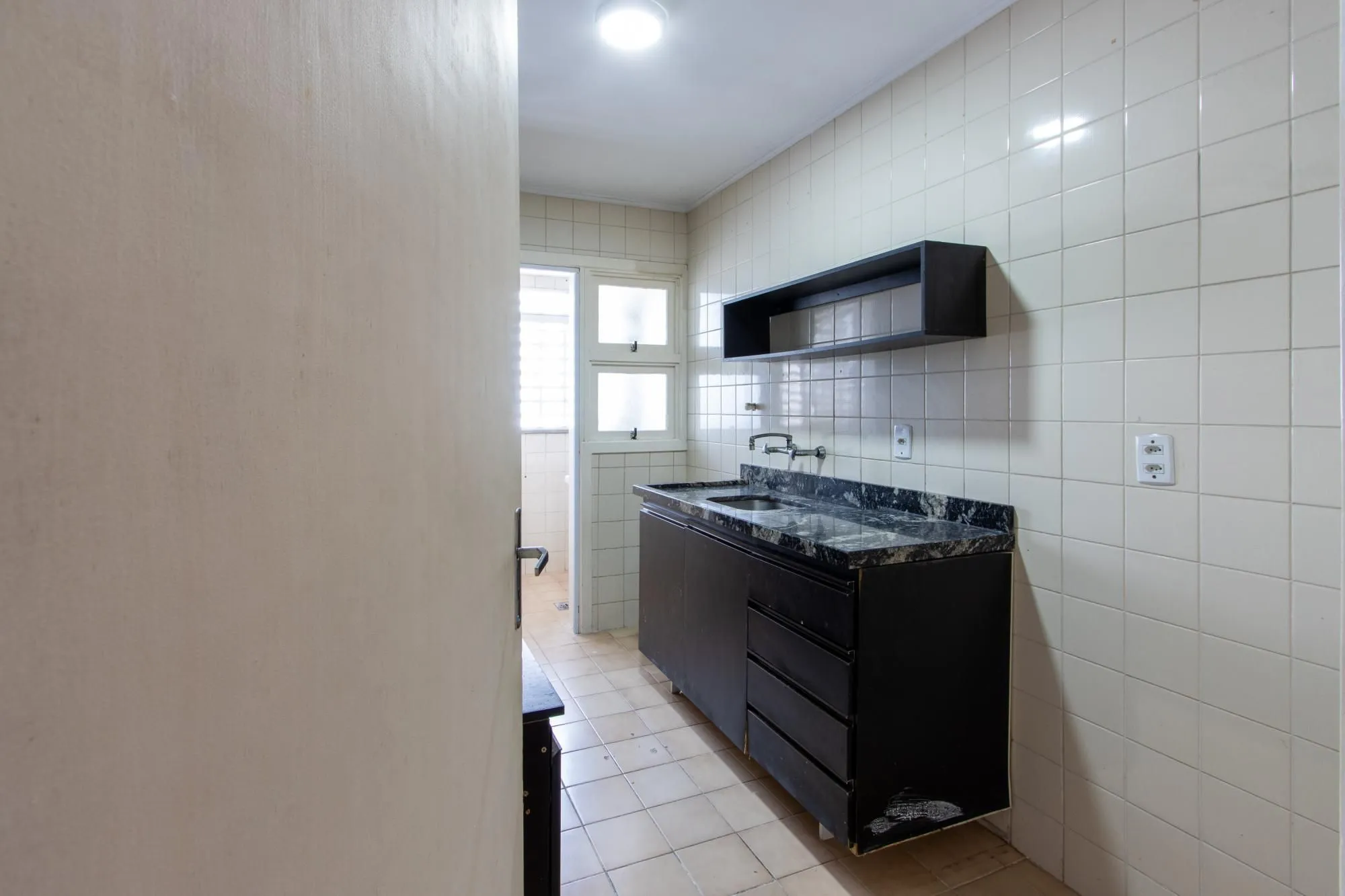 Imagem Cobertura com 137m², no Bairro Cristal, de 2 dormitórios, sento uma suíte, ampla sacada, churrasqueira, vista panorâmica, vaga coberta.