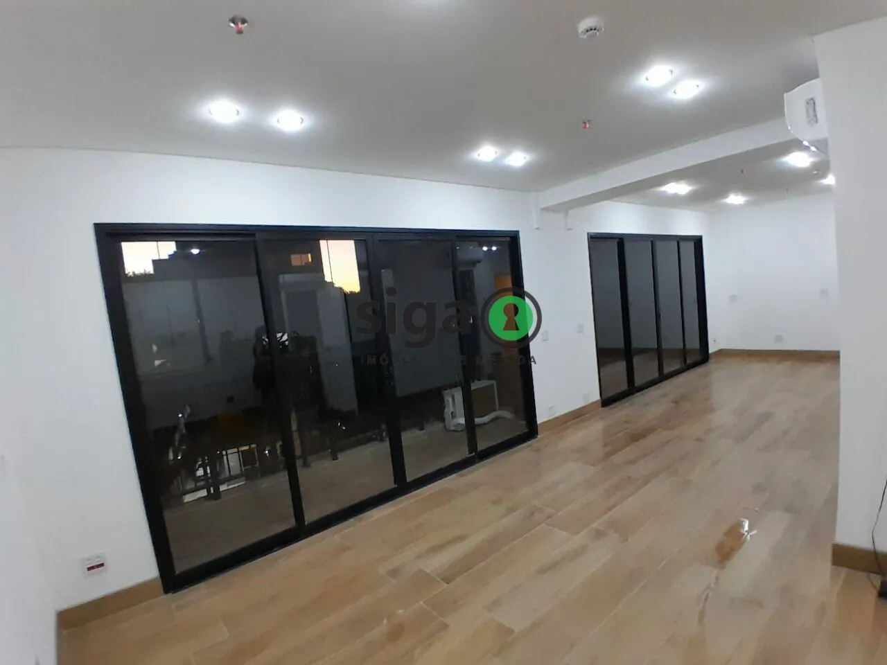 Imagem Sala Comercial para Locação no Butantã com 61m² de AU, 2 vagas , copa, banheiros, primeira locação