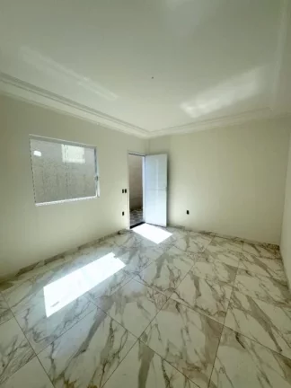 Imagem Casa térrea com 2 dormitórios sendo 1 suite. O imóvel está em condomínio fechado, proporcionando mais segurança e conforto aos moradores, você encontra á venda na Imobiliaria Consulte Imoveis.