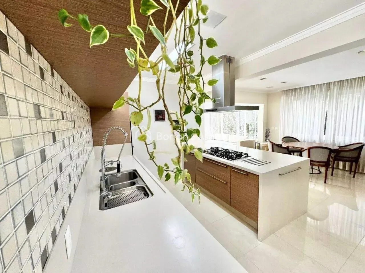 Imagem Casa de condomínio à venda com 400m² e 4 quartos no Alphaville Campinas