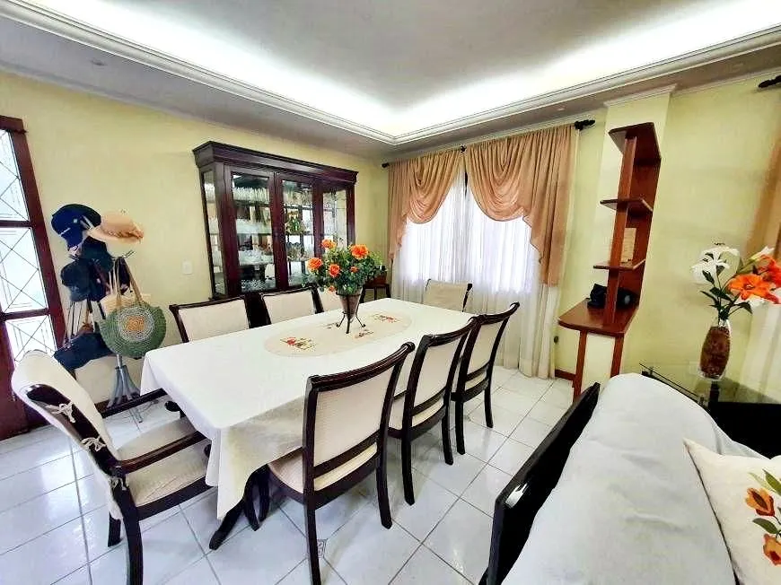 Imagem Casa à venda com 343m² I 5 Dormitórios I 2 suítes I Piscina - em Carianos Florianópolis