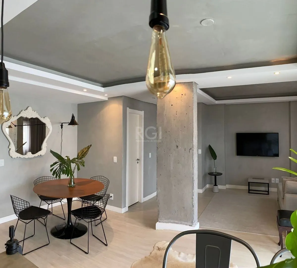Imagem Apartamento para Venda - 61m², 2 dormitórios, 1 vaga - Passo da Areia