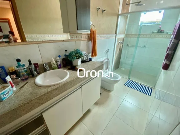 Imagem Sobrado à venda, 339 m² por R$ 1.850.000,00 - Condomínio do Lago - Goiânia/GO