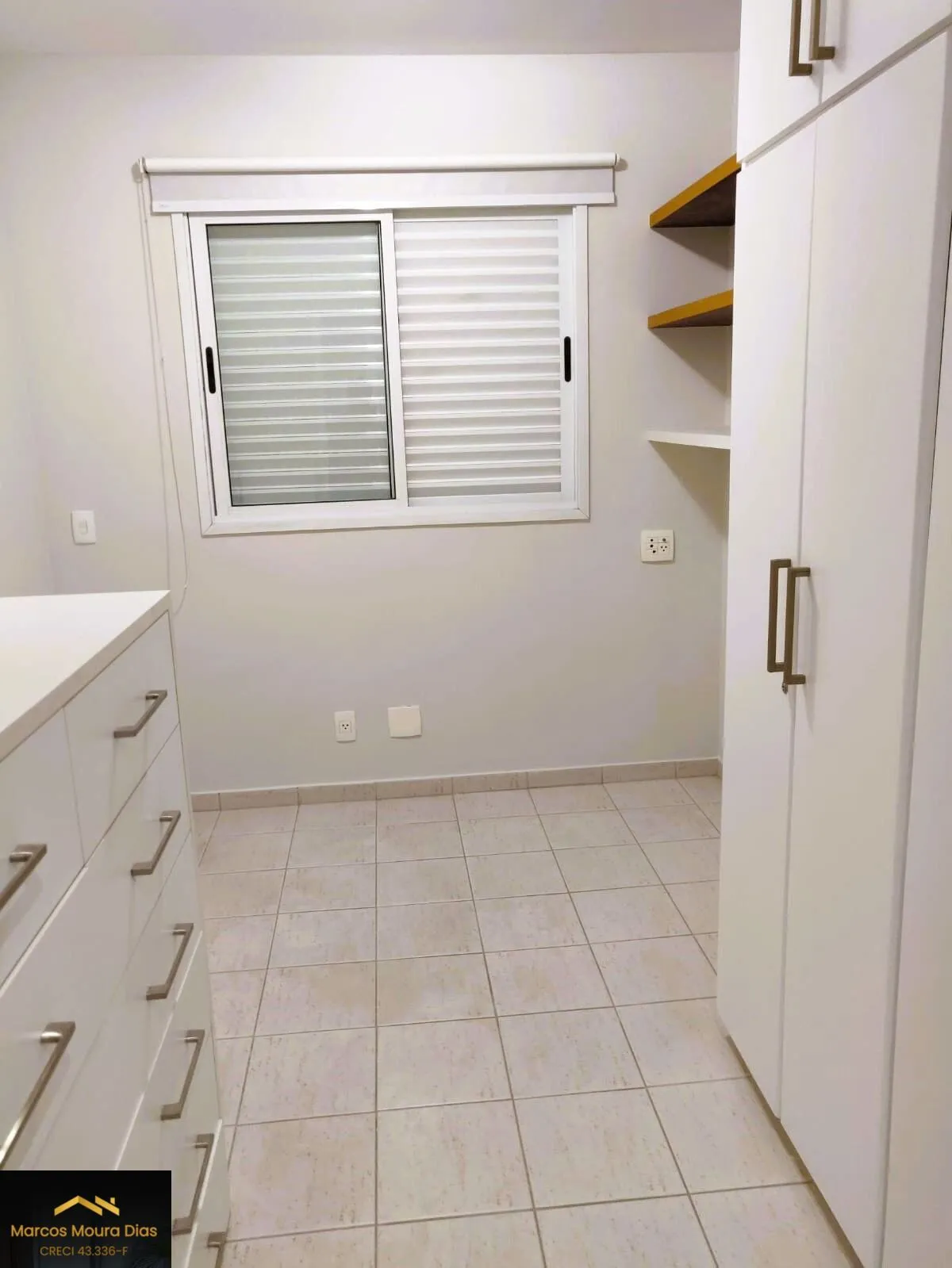 Imagem Apartamento na Pompeia com 2 dormitórios (1 suíte) e 2 vagas, próximo ao Sesc Pompeia. Edifício com portaria 24h e lazer