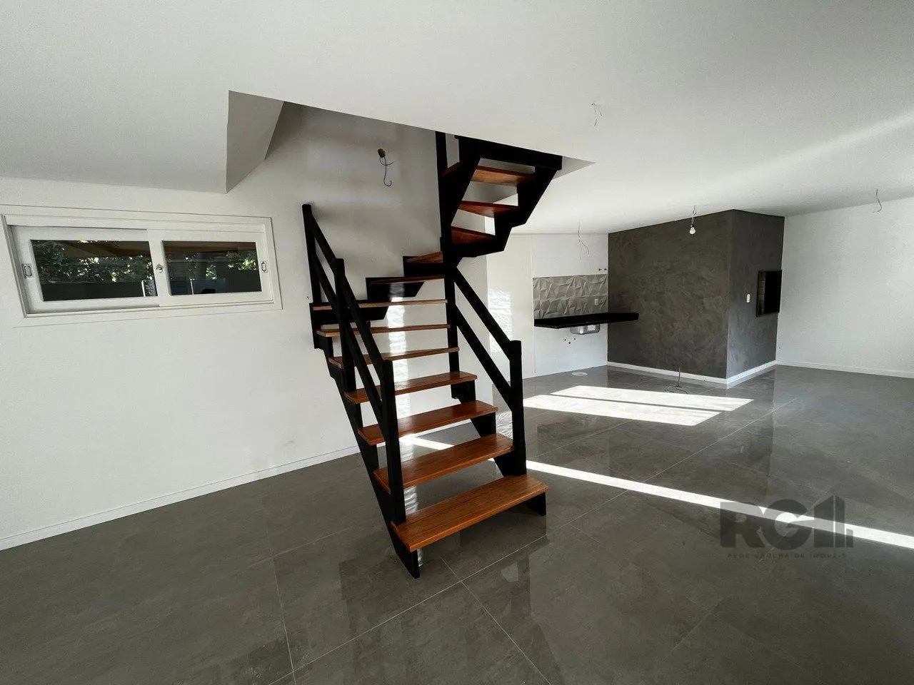 Imagem Casa 3 quartos, suíte, 2 vagas, piscina, 240m² - Vila Nova POA/RS