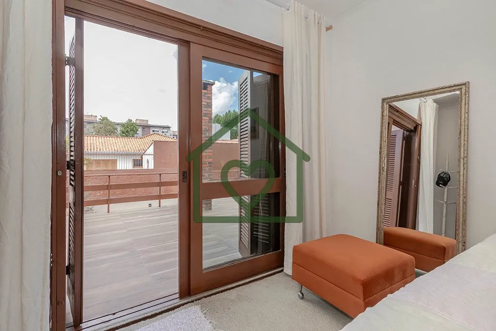 Imagem CASA DE 360m², COM 2 ANDARES, PISCINA, AMPLO ESPAÇO EXTERNO, VARANDA GOURMET, 3 DORMITÓRIOS, 4 BA...