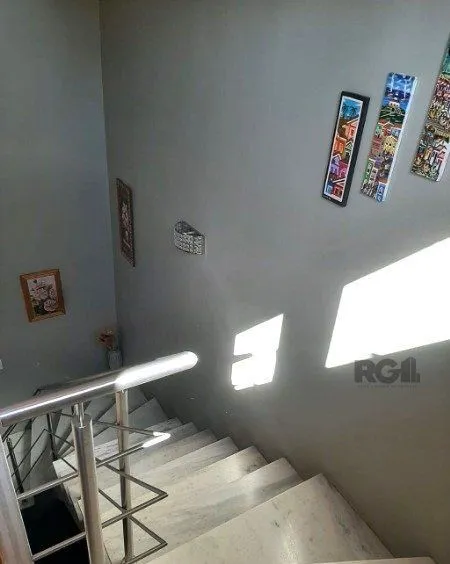 Imagem Sobrado triplex no Partenon de 3 dormitórios e 2 vagas