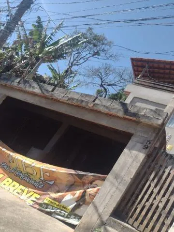 Imagem VENDA DE CASA NO TUPÃ ARUJÁ/SP, com 370m² sendo 2 casas, 03 dormitórios, sala, 02 cozinhas, 02 banheiros, área de lazer c/ churrasqueira. CONSULTE-NOS