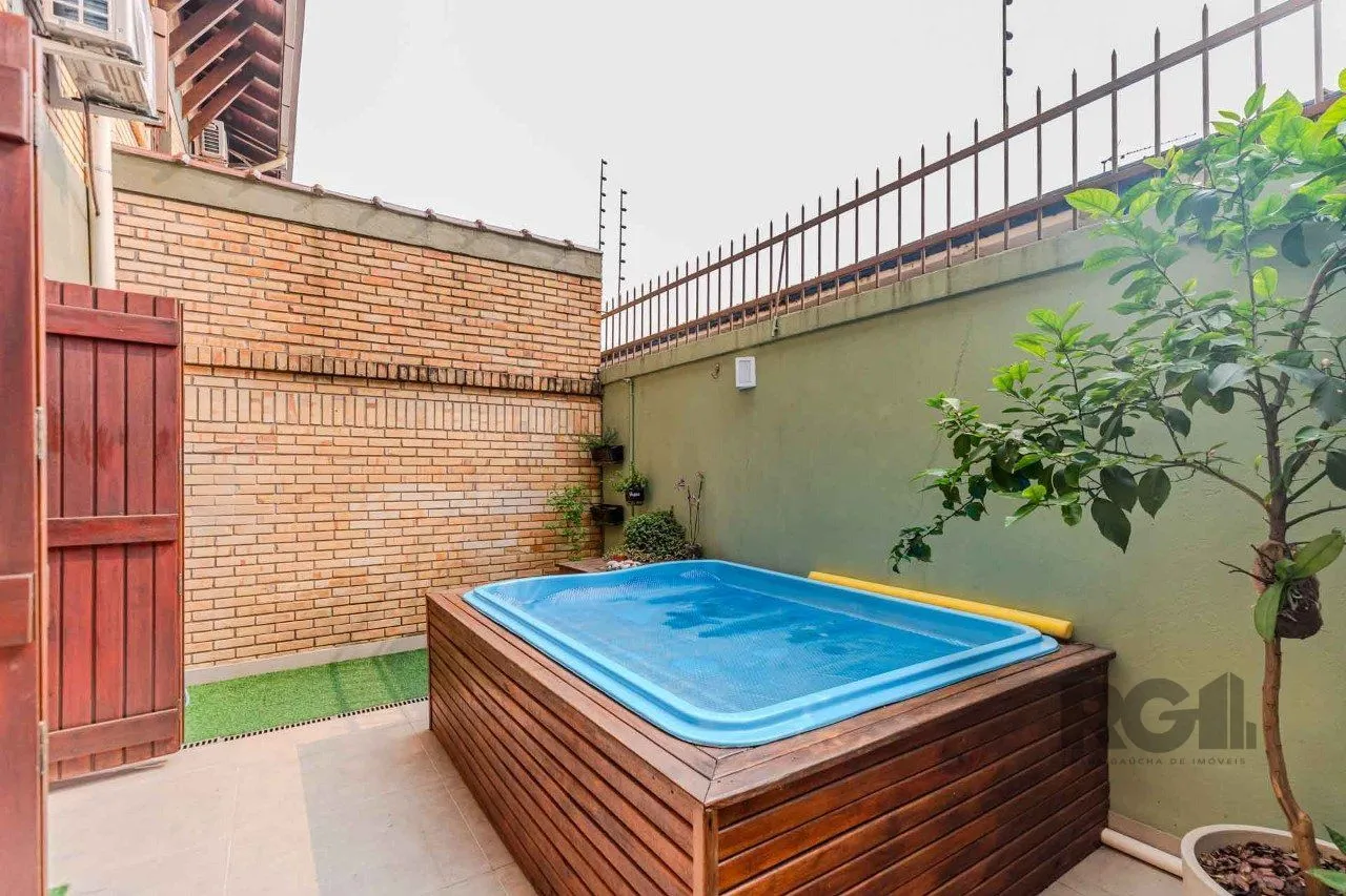 Imagem Casa em condomínio fechado, 3 dormitórios, suíte e duas vagas de garagem