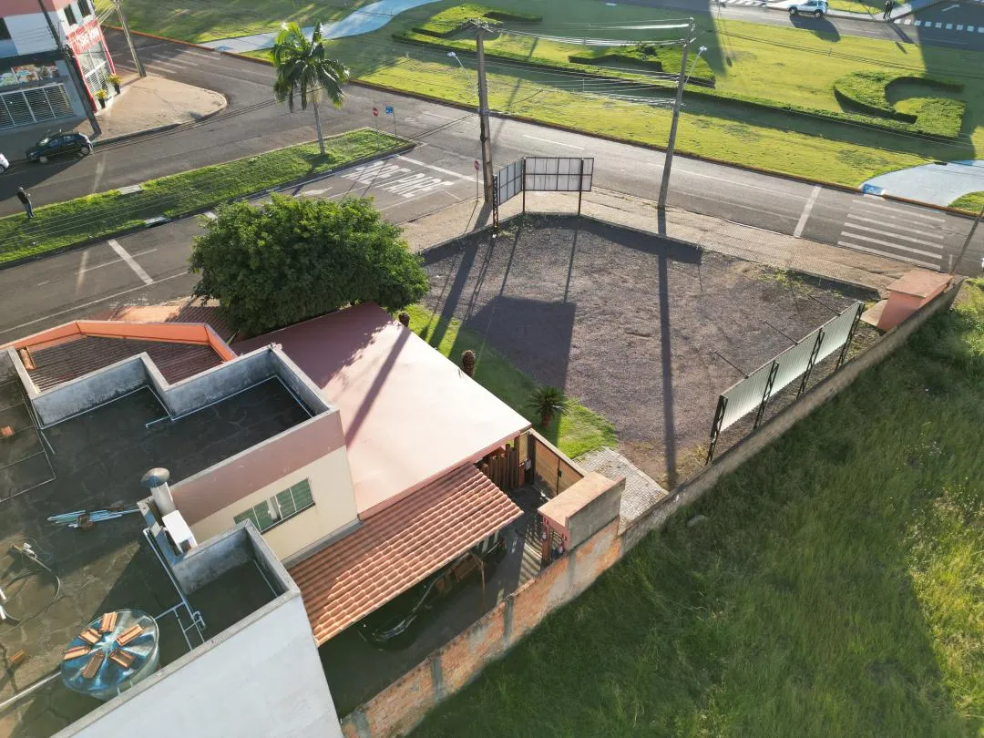 Imagem Terreno de esquina com sala comercial e apartamento, Bairro Fag, Cascavel - Venda
