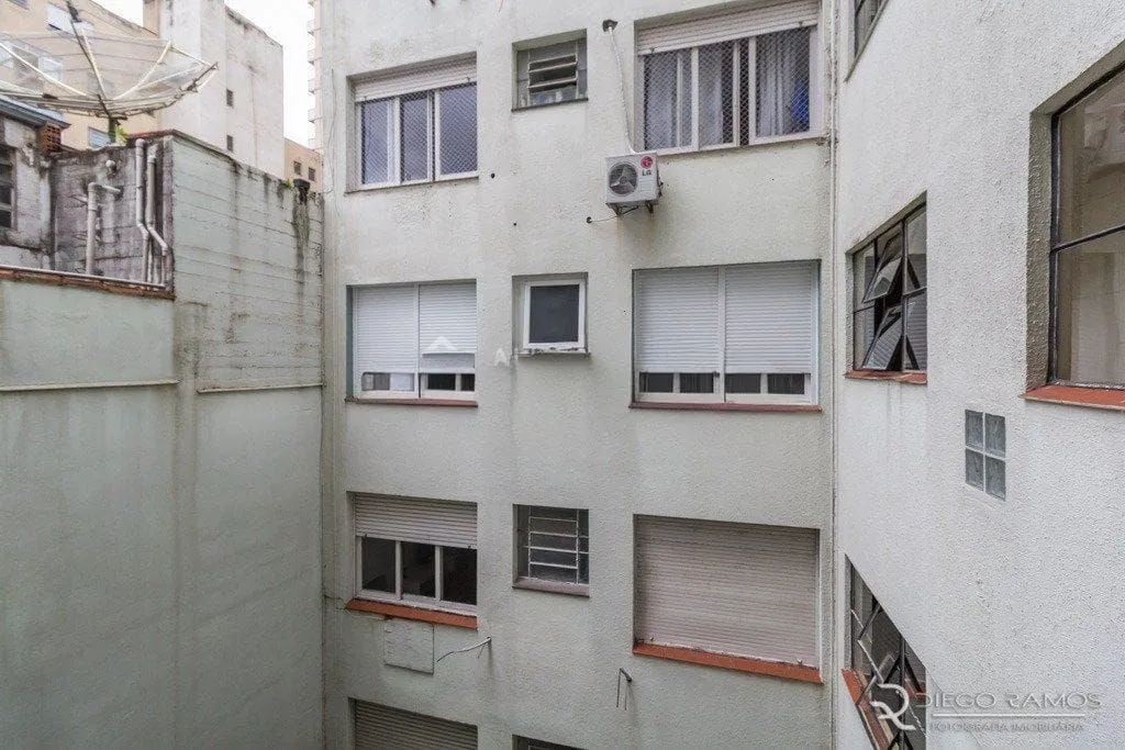 Imagem Apartamento de 02 quartos, sendo 01 com Ar condicionado, no bairro Centro Histórico em Porto Alegre/RS.