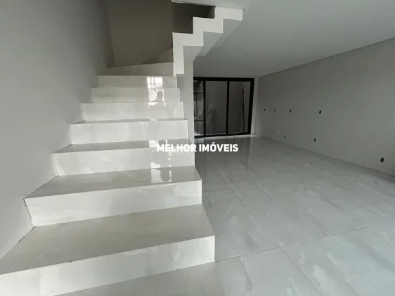 Imagem Sobrado Triplex á venda localizado no Bairro da Barra - Balneário Camoriú-SC