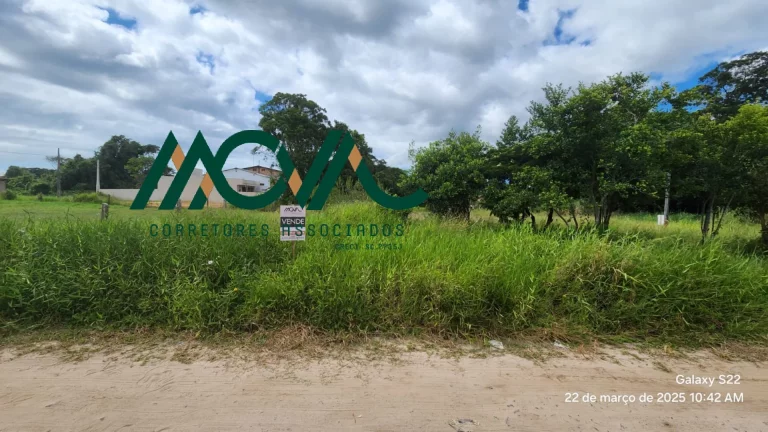 Foto do imóvel Terreno com pouca vegetação, perto da praia! Apenas 250 metros do mar!