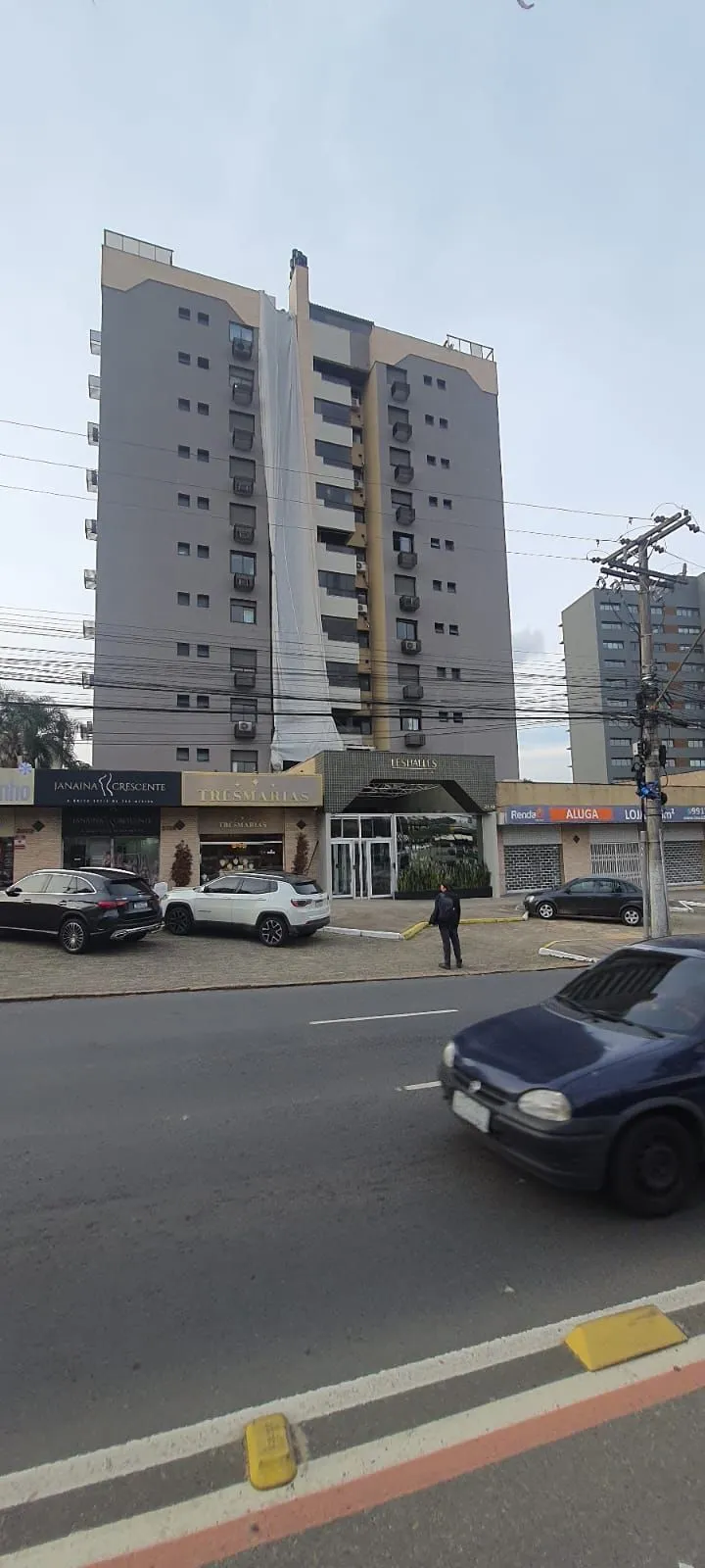Imagem Excelente 2D C/Suíte e vaga coberta Três Figueiras - Porto Alegre