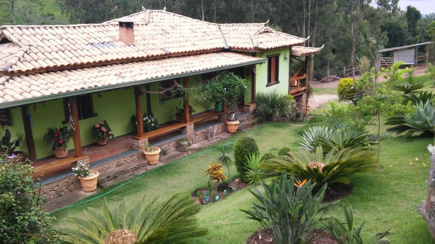 Imagem Vendo um belíssimo sítio em Carmópolis de Minas com 10 hectares de terra,