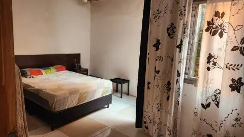 Imagem VENDA DE SOBRADO NO PARQUE RODRIGO BARRETO, EM ARUJÁ/SP, 250m² com 3 quartos, suíte, varanda, quintal e garagem fechada para 2 autos. CONSULTE-NOS.
