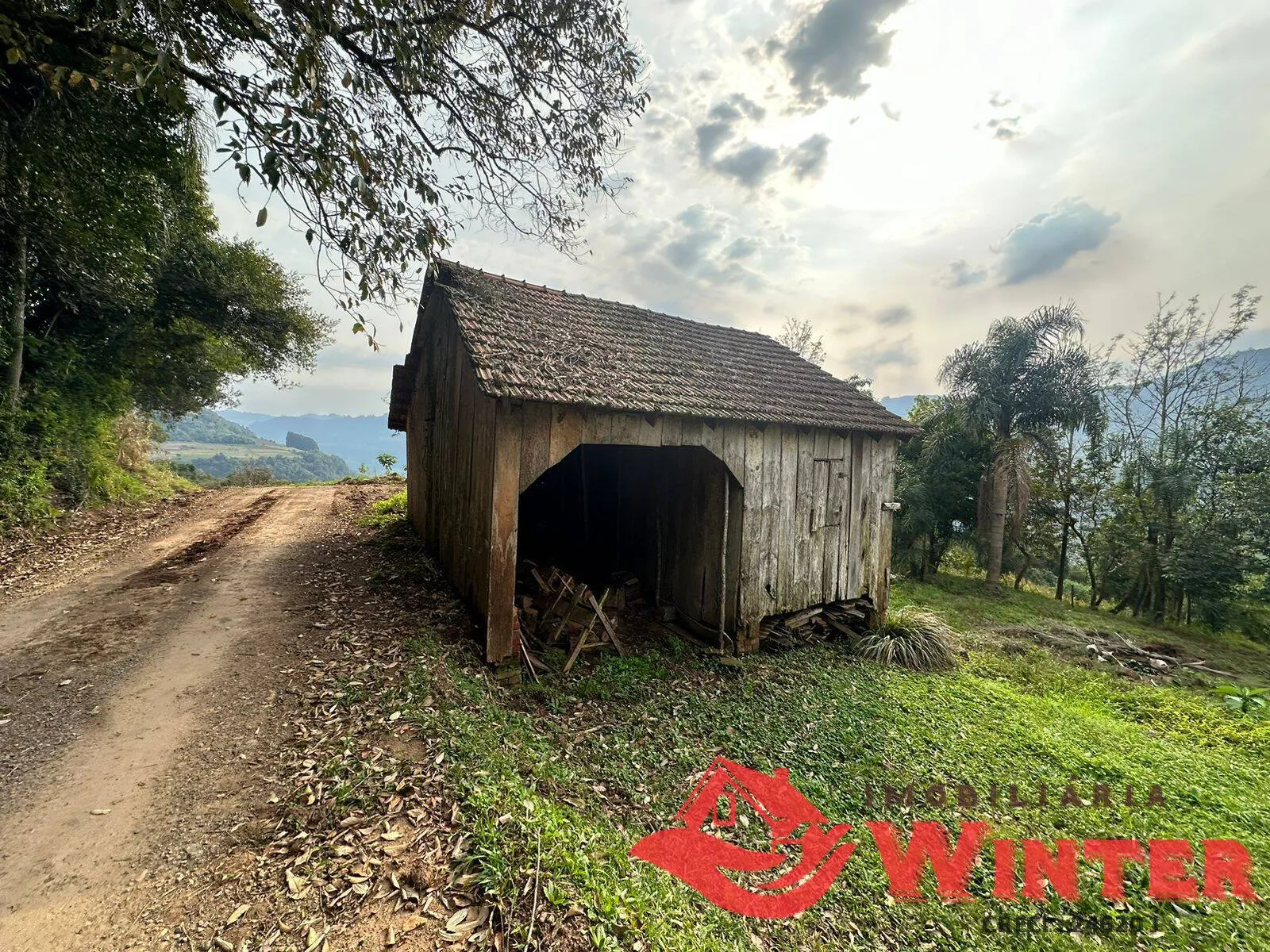 Imagem Chácara com 10.258 m2 com casa.