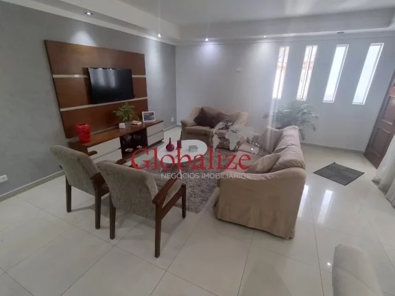 Imagem Linda sobreposta térrea com 4 suítes e amplo quintal de fundos com churrasqueira toda reformada no bairro da Ponta da Praia por R$.1.380.000,00.