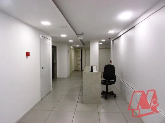 Imagem No bairro Higienópolis, sala de 43m² com vaga.
