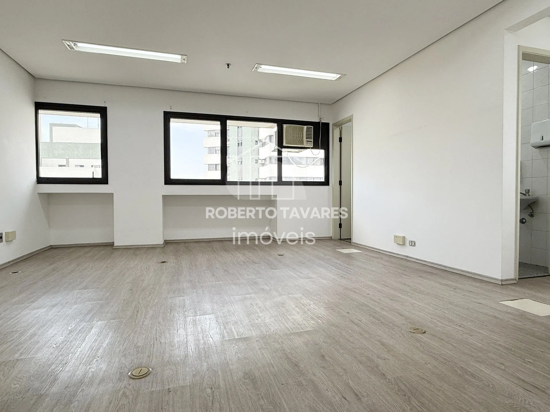 Imagem Prédio monousuário, com 11 andares, 1723m² de área útil, 4032m² de área total, 33 vagas de garagem.